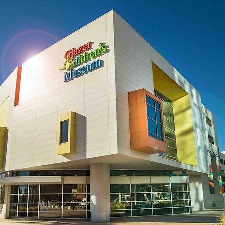 Chic Bungalow Apartment Steps From Armature Works & Downtown Riverwalk Tampa Exteriör bild