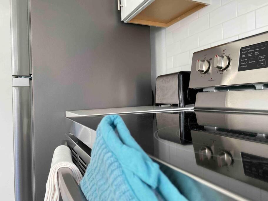 Chic Bungalow Apartment Steps From Armature Works & Downtown Riverwalk Tampa Exteriör bild