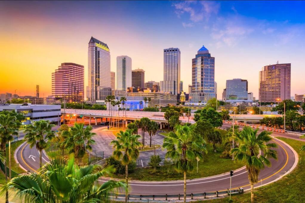 Chic Bungalow Apartment Steps From Armature Works & Downtown Riverwalk Tampa Exteriör bild