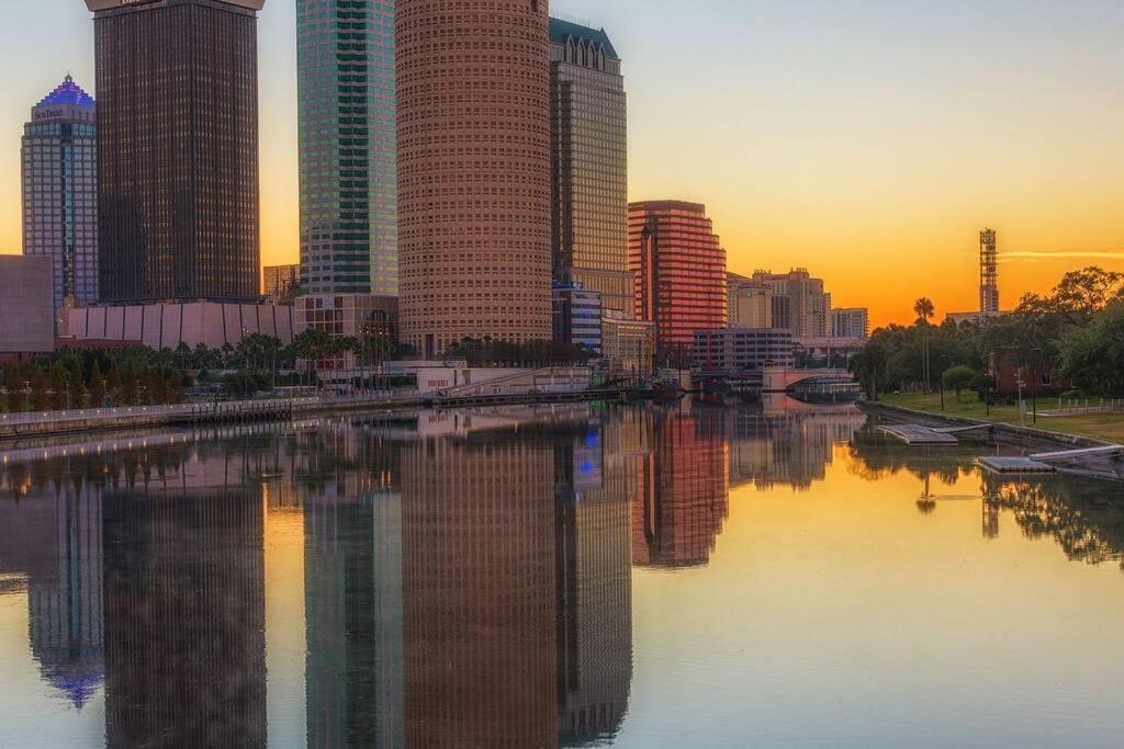 Chic Bungalow Apartment Steps From Armature Works & Downtown Riverwalk Tampa Exteriör bild