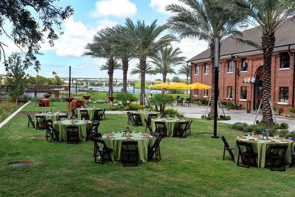 Chic Bungalow Apartment Steps From Armature Works & Downtown Riverwalk Tampa Exteriör bild
