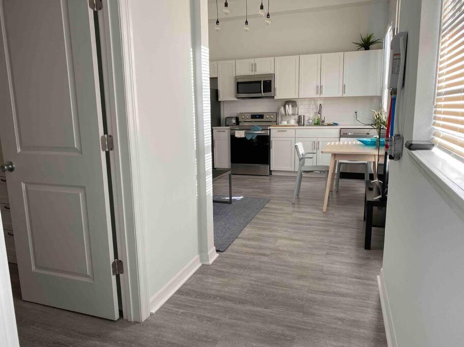 Chic Bungalow Apartment Steps From Armature Works & Downtown Riverwalk Tampa Exteriör bild