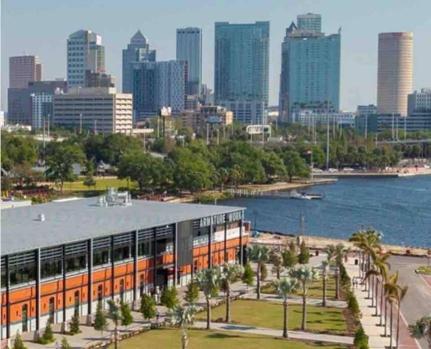 Chic Bungalow Apartment Steps From Armature Works & Downtown Riverwalk Tampa Exteriör bild