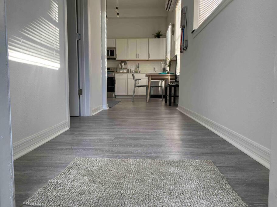 Chic Bungalow Apartment Steps From Armature Works & Downtown Riverwalk Tampa Exteriör bild