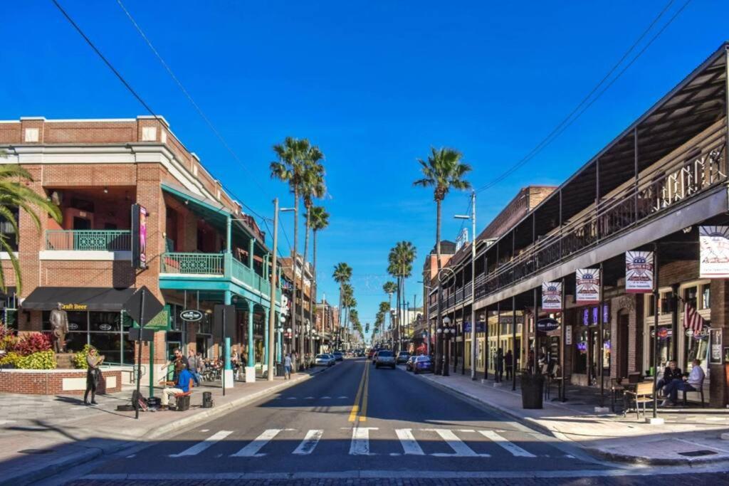 Chic Bungalow Apartment Steps From Armature Works & Downtown Riverwalk Tampa Exteriör bild