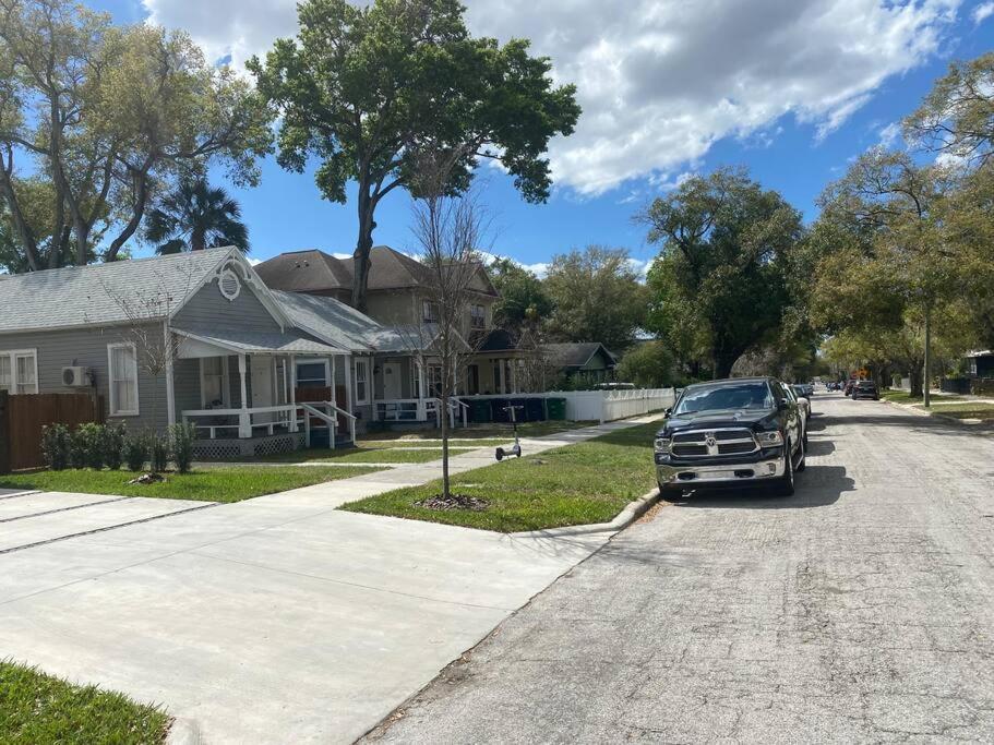 Chic Bungalow Apartment Steps From Armature Works & Downtown Riverwalk Tampa Exteriör bild