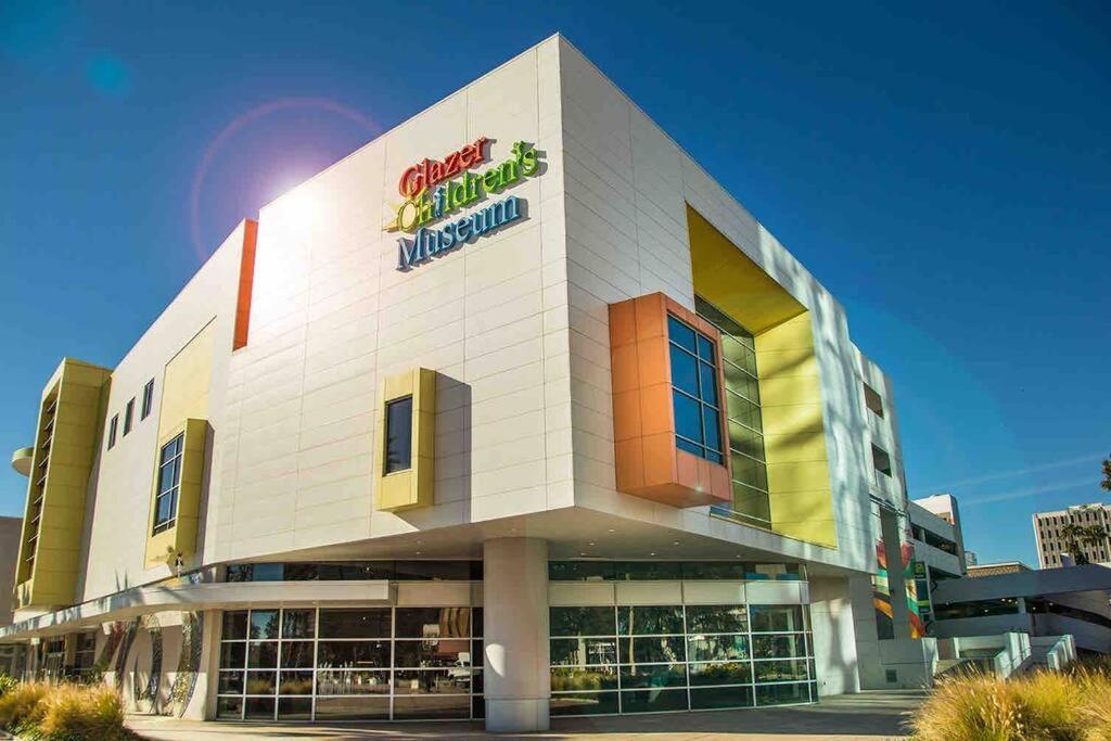 Chic Bungalow Apartment Steps From Armature Works & Downtown Riverwalk Tampa Exteriör bild