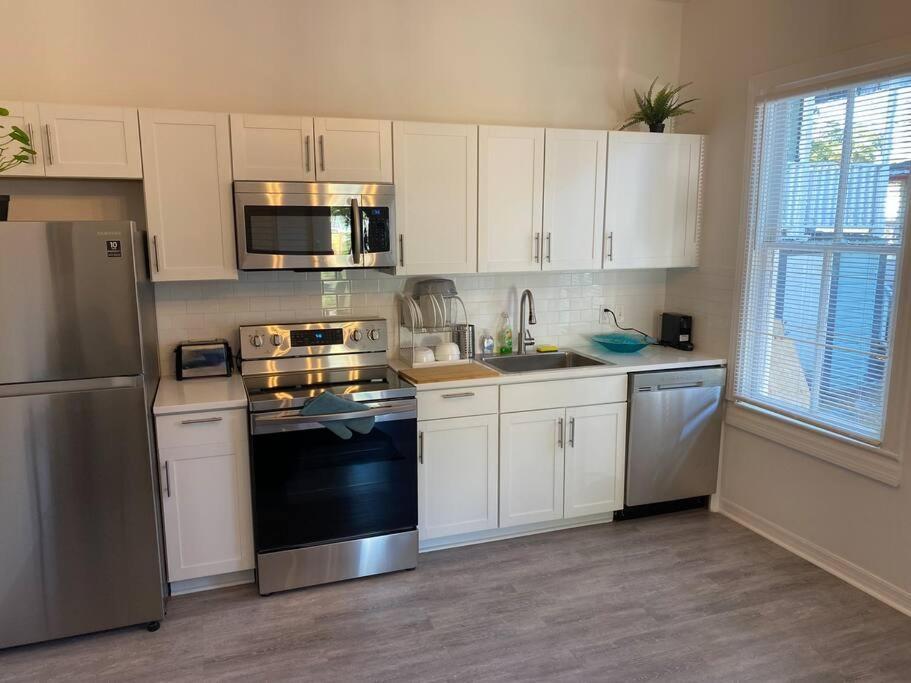 Chic Bungalow Apartment Steps From Armature Works & Downtown Riverwalk Tampa Exteriör bild
