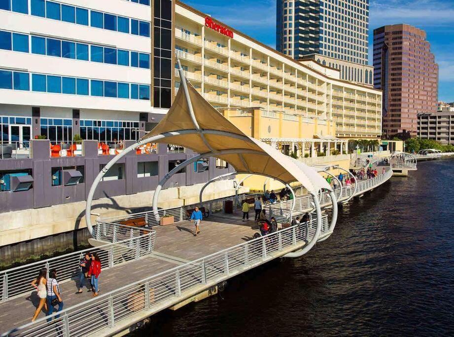 Chic Bungalow Apartment Steps From Armature Works & Downtown Riverwalk Tampa Exteriör bild